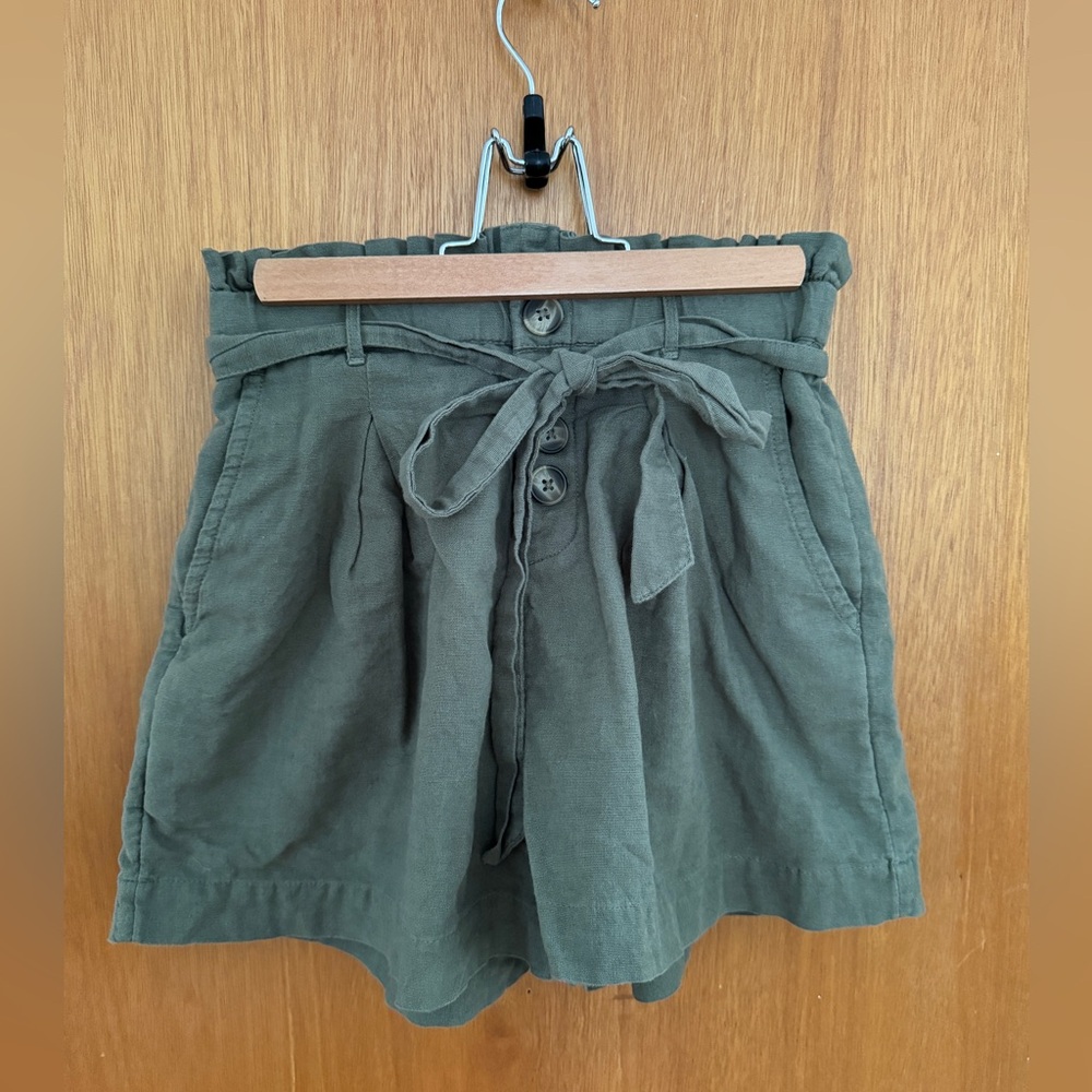 American Eagle Cotton-Linen Blend High Rise Shorts w/ Tie Belt in Olive Green